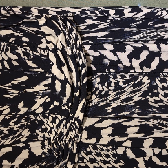 Sleeveless poly knit 49" long animal print - Picture 3 of 3